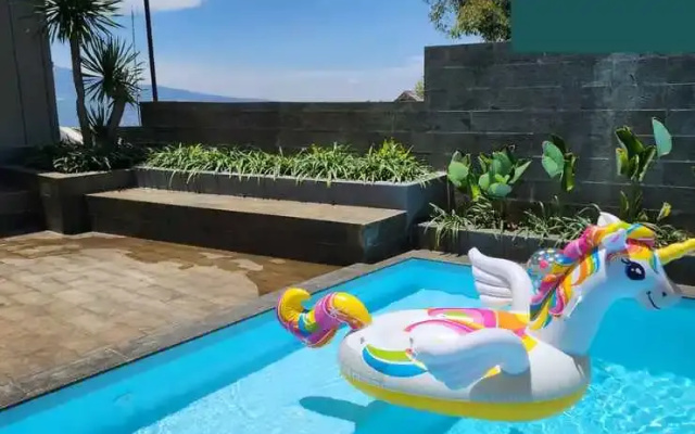 Kayana Pinus Villa Batu