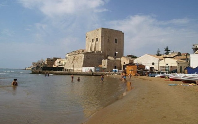 Casa Fronte Spiaggia Bianca