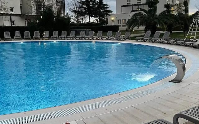 Phoenix De Lux Apartment on Parashnaya street 15