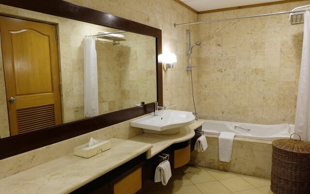 Hollywood Suites
