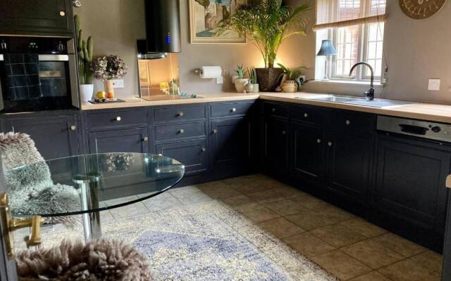 Hip & Stylish House, edge of The Cotswolds