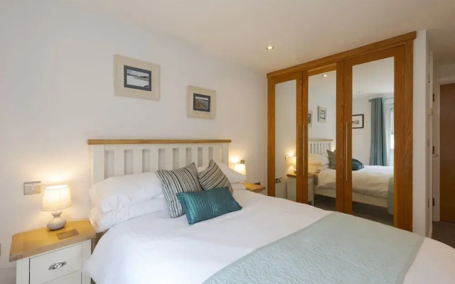 The Beach House & Porth  Sands Apartments