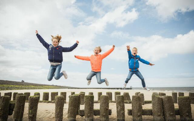 Modern Lodge With 2 Bathrooms, The Beach At 500 M