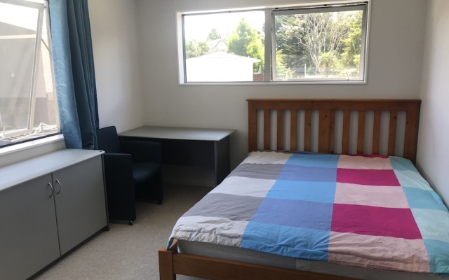 Auckland Onestop – Guest Rooms – Henderson