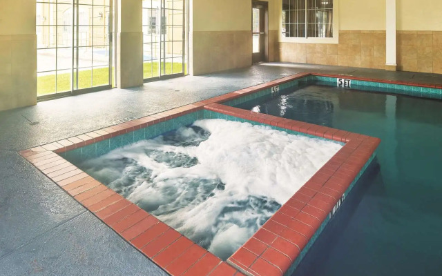 Platinum Inn & Suites Webster