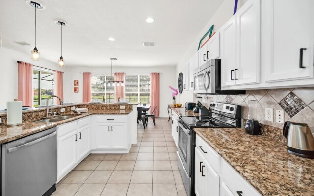 Lake View Getaway: Pool, Game Room, Theming!