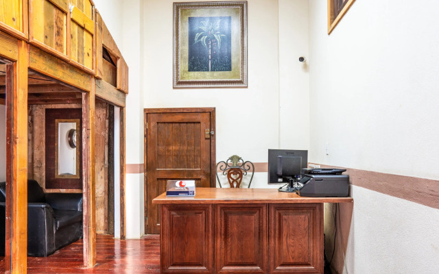 Capital O Hotel Villa Azura