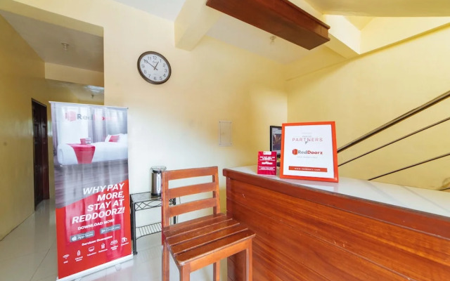Reddoorz @ D Maagma Street - Vaccinated Staff