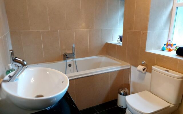 Fairwinds in Poole With 2 Bedrooms and 1 Bathrooms