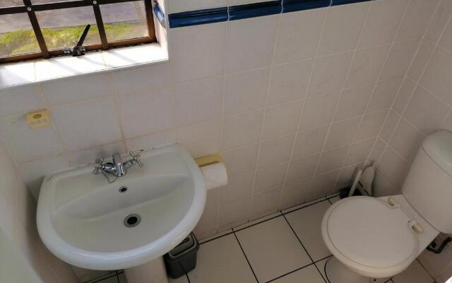 Boathouse Bed and Biscuit - Upper Deck