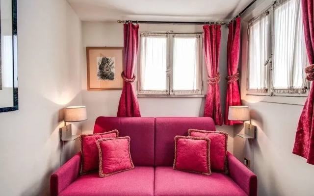 Wonderful Apartment With Balcony In Piazza Margana