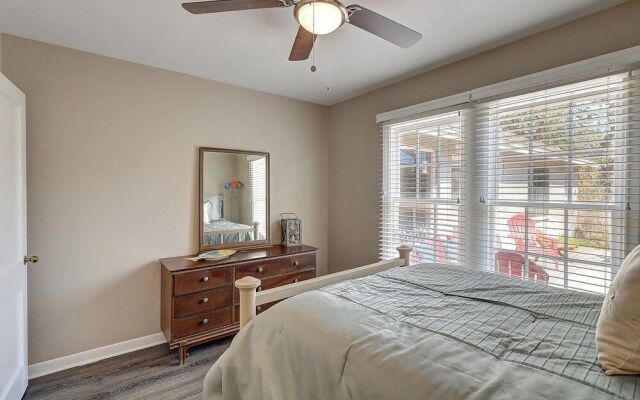 Rockport Blue Crab Bungalow Close to City Attractions by Redawning