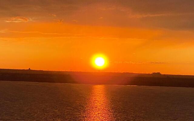 LAKE VIEW Summerland Apartment