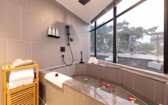 TRUE GO Hotel (Guangzhou Sun Yat-sen University Lujiang Subway Station)