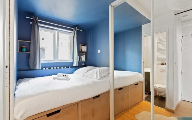 Charming Apartment For 2 In Paris