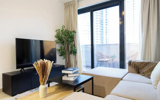 Classic 1BR In Azizi Riviera Meydan