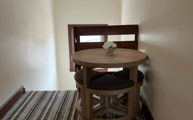 4 bed bungalow near Airport
