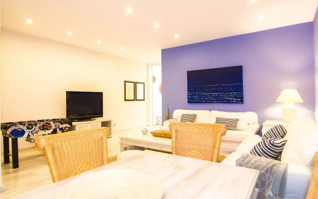 OleHolidays Azalea Playa junto a Puerto Banús