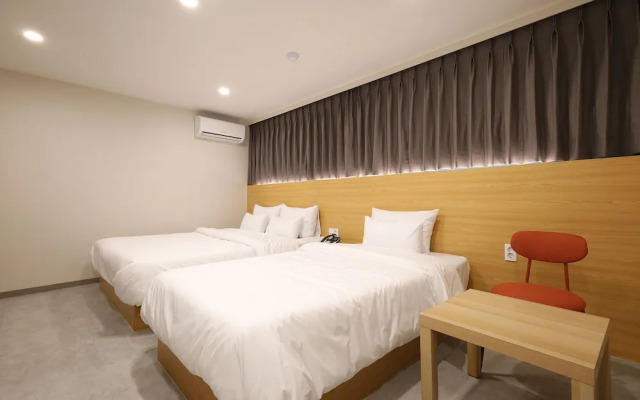 Calm Rest Hotel Gimhae
