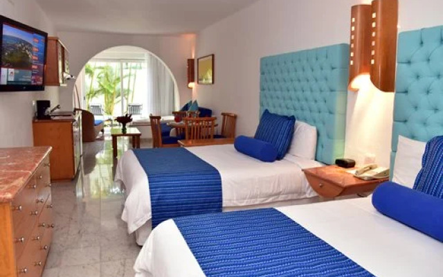 Sunset Lagoon, Cancún, Mexico