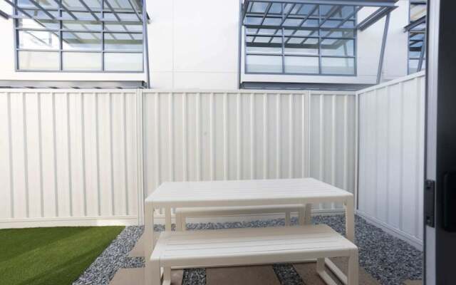 Lovely 1BR Apt in Bicton With Backyard and Parking