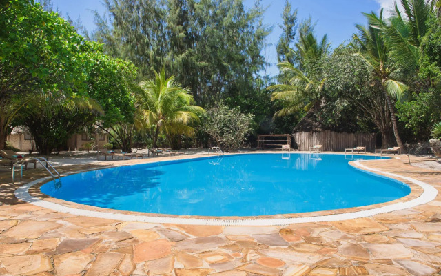 Hakuna Majiwe Beach Lodge