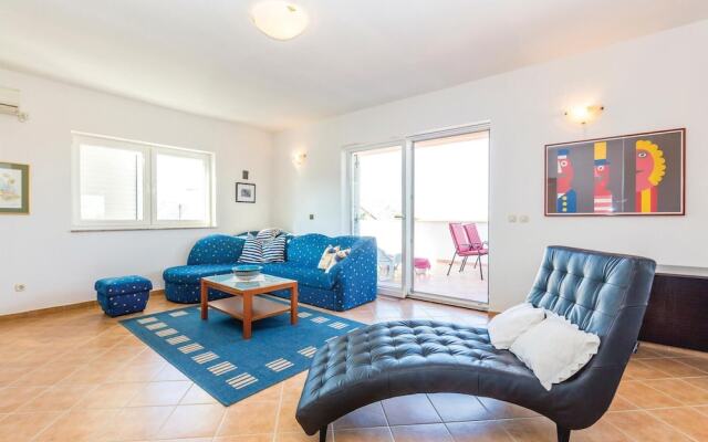 Beautiful Home in Barbat-rab With Wifi and 2 Bedrooms