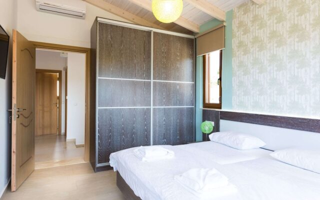 Villa in Crete With Private Pool & Beaches Nearby