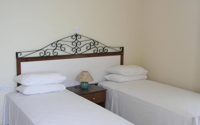 Mackenzie Beach Hotel & Apartments