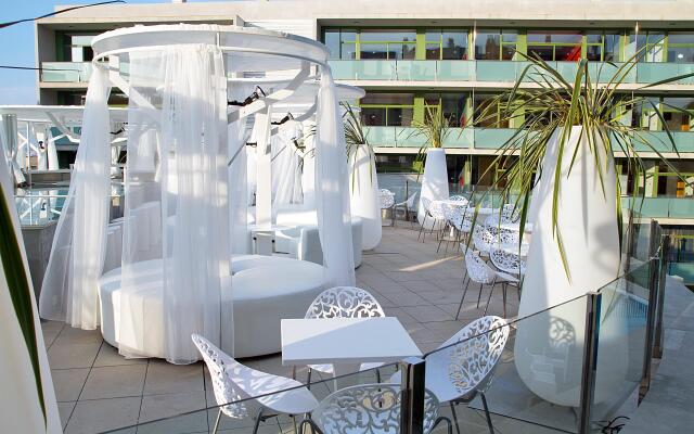 Apolo Suites Rentalmar