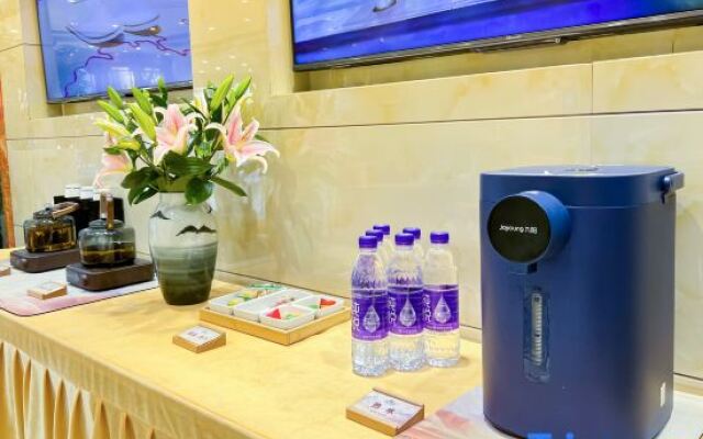 Dunhuang Yuntian International Hotel (Shazhou Night Market)