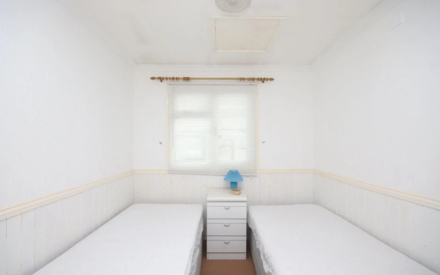 42A Medmerry Park 2 Bedroom Chalet