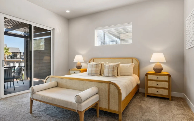 Grand Slam Getaway #5 5 Bedroom Townhouse