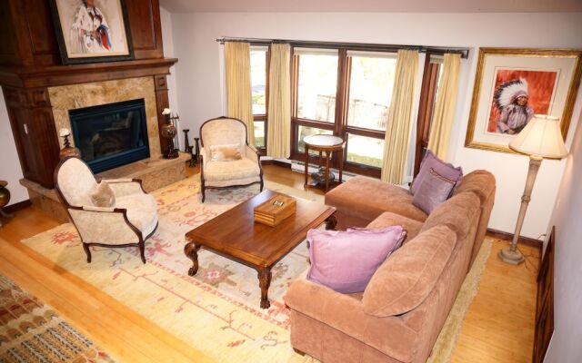 Woodrun V Town House