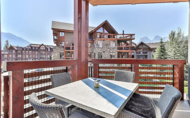 Rundle Cliffs Lodge by Spring Creek Vacation
