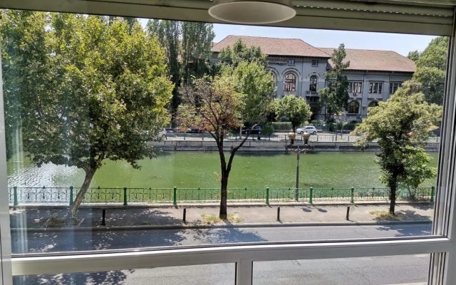 RIVER VIEW - Izvor Studio