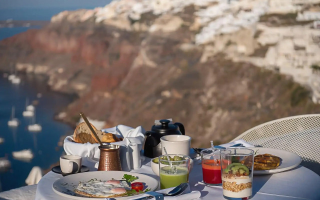 Ikies Santorini