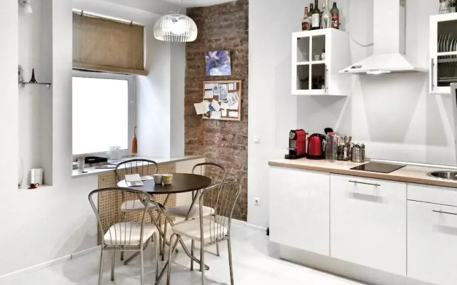 Home4day Apartment on Griboyedov Canal