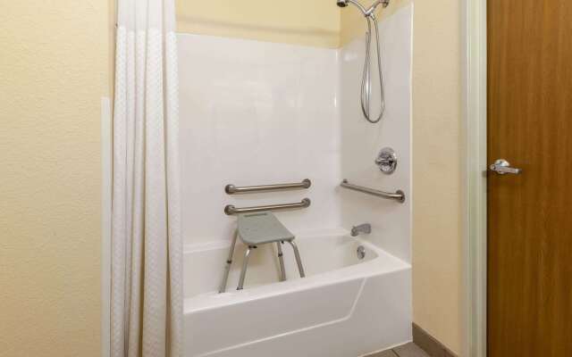 Super 8 by Wyndham Big Rapids