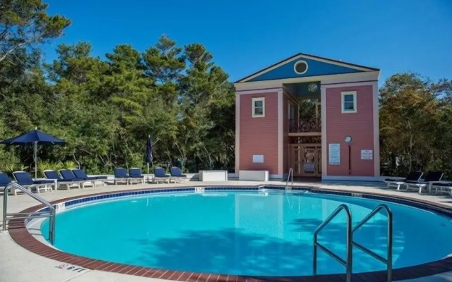 Breakers 3 Bedroom Home by RedAwning