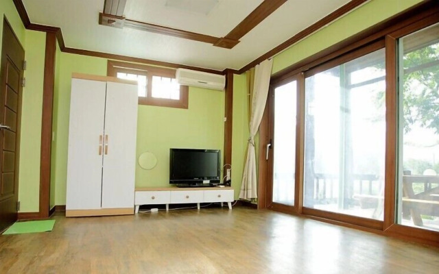 Bandi Hwangto Pension