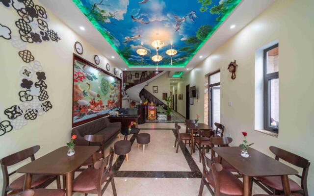 The Lake Hoian Hotel