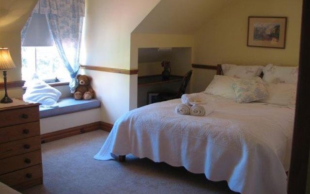 Hawk’s Nest Bed & Breakfast