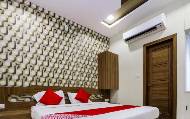 OYO 16163 Hotel Shri Hari