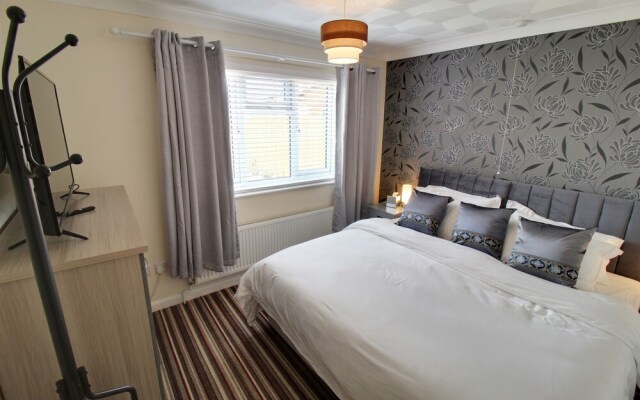 Cedar Drive, Holbeach - 1 to 4 - Self Catering