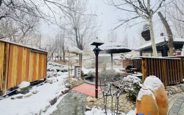 Manpu Tianmu Yangyan Hot Spring Hotel (Zhenbeibao Western Studios See Helan Performing Arts Town)