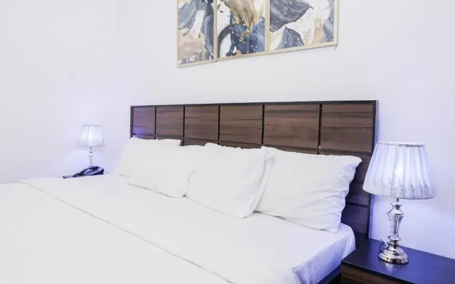 Momak 8 Hotel Adenuga House