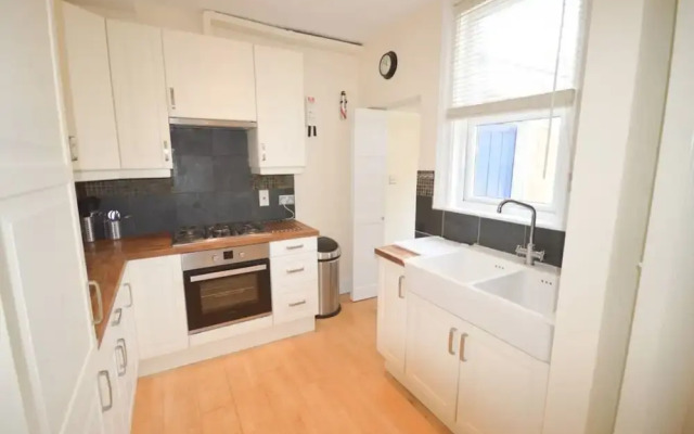 Spacious 3 Bedroom Home in Bath
