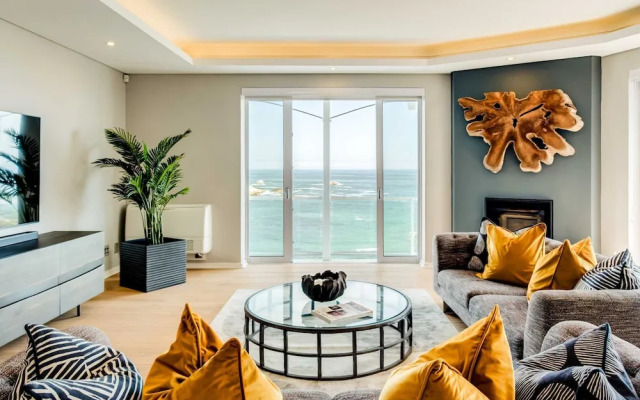 Private Pool Tranquility at Ocean Penthouse Retreat