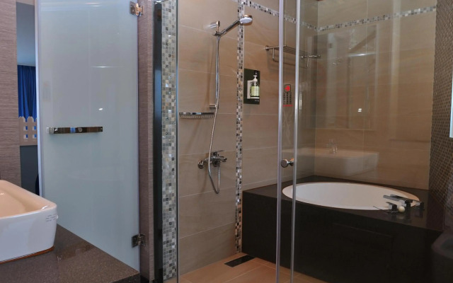 Qian Qian Riverside B&B